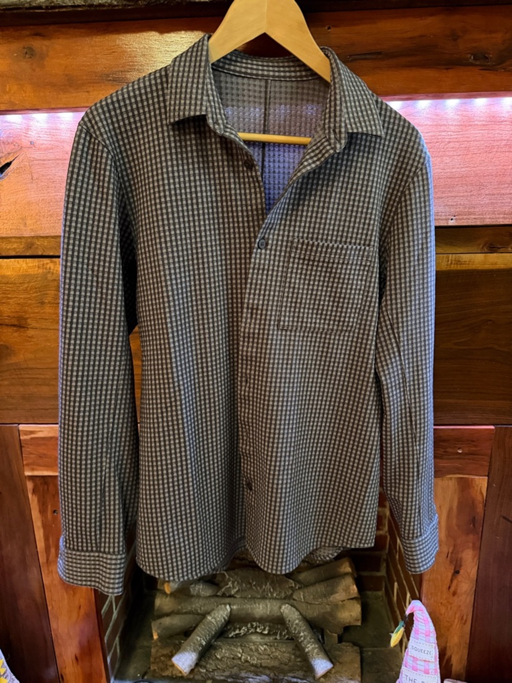 lululemon athletica Men's Button-Down Shirt in Brown and Cream Houndstooth
